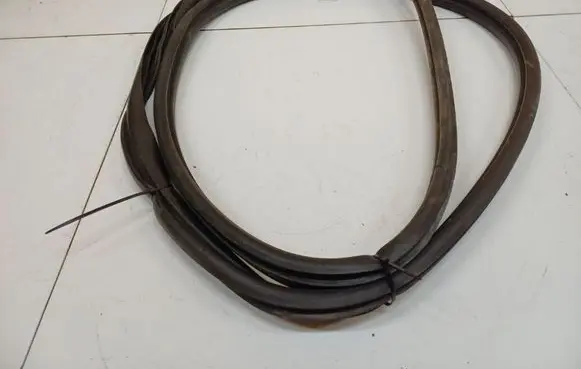 Citroen C5 Rubber seal front coupe door 