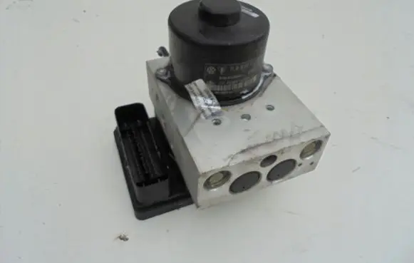 Volkswagen Golf V ABS Pump