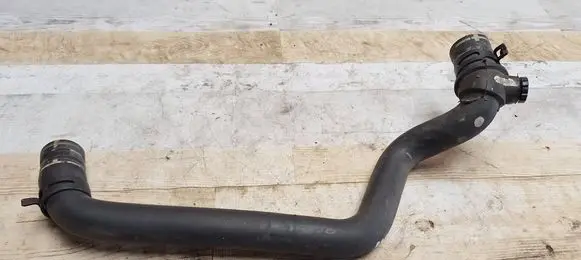 Engine coolant pipe/hose