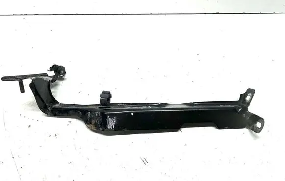 Audi A4 S4 B8 8K Fender mounting bracket 8K0821135H