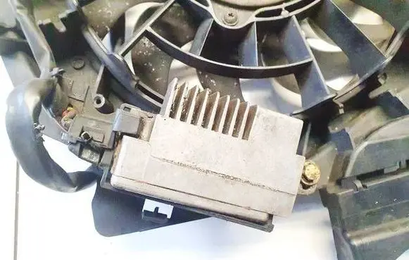 Audi A4 S4 B6 8E 8H Coolant fan relay 8E0959501 00060193