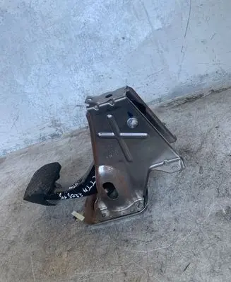 Volkswagen Jetta VI Brake pedal 1k1721117h