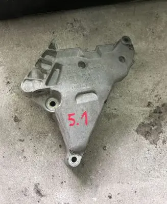 Volkswagen PASSAT B6 Engine mounting bracket 03G199207E V150