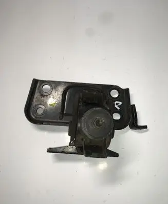 Toyota RAV 4 (XA30) Engine mount bracket
