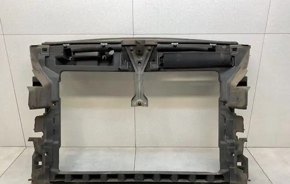 Volkswagen Touran II Radiator support slam panel 