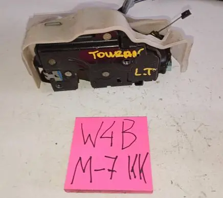 Volkswagen Touran I Rear door lock 7984616