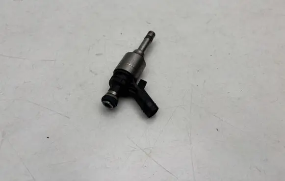 Audi A4 S4 B8 8K Fuel injector 06H906036H