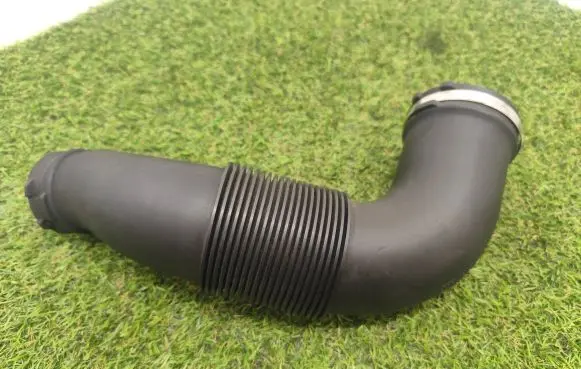 Audi Q7 4L Air intake hose/pipe 4L0129628E