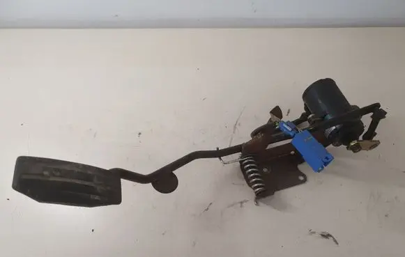 Opel Frontera B Accelerator throttle pedal 0281002296 09129107