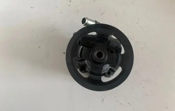 Toyota Avensis T250 Power steering pump 52020