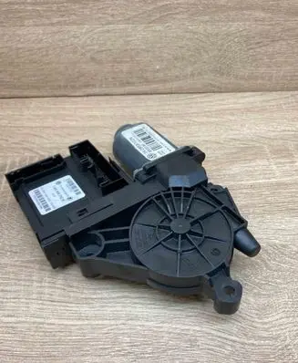 Volkswagen Touran I Front door window regulator motor 1K0959792K 1K0959702N