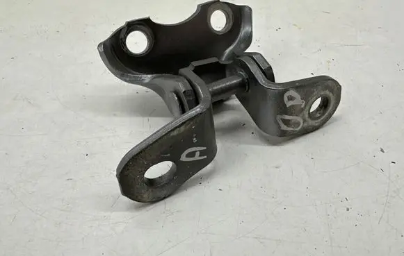 Toyota RAV 4 (XA50) Front door lower hinge 