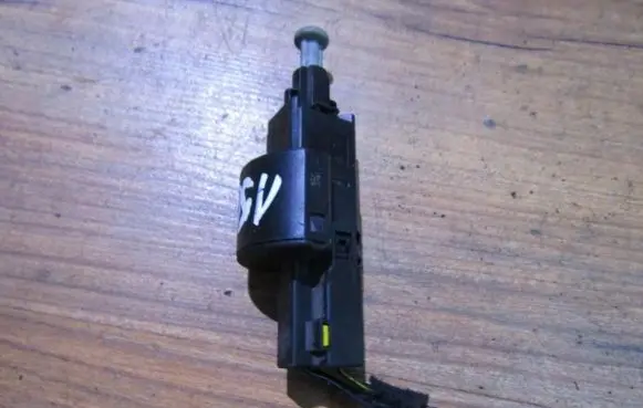 Opel Zafira A Brake pedal sensor switch 0913299 09175172
