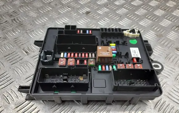 Cadillac CTS Fuse module 23134073