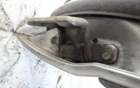 Mazda 626 Rear door lower hinge