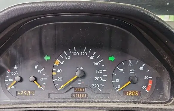 Mercedes-Benz E W210 Speedometer (instrument cluster) 2105405147 IMPRK1600706