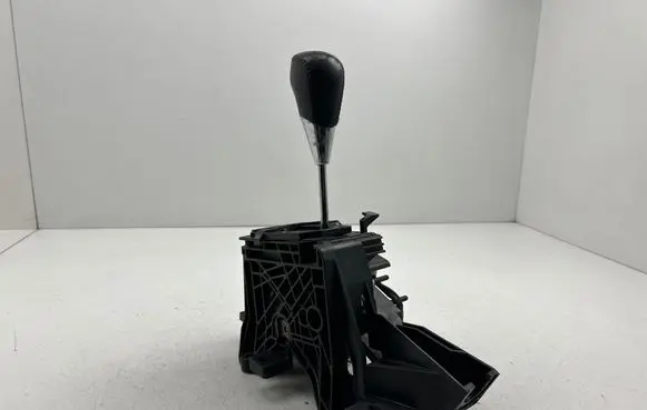 Toyota Avensis T270 Gear shifter/selector 75C584LH