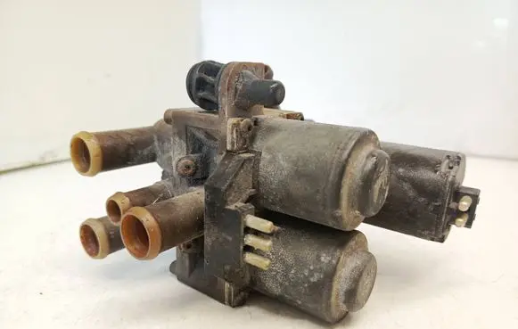 Mercedes-Benz S W140 Coolant heater control valve 1147412063