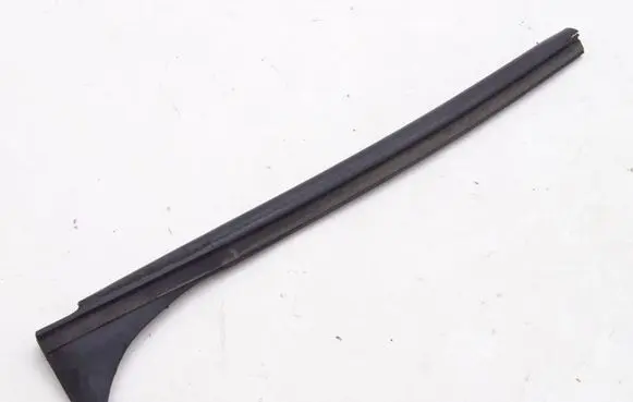 Ford Focus Rear door windshield rail 4M51-B29796