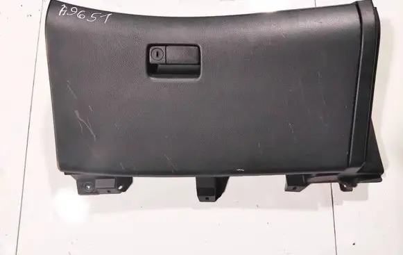 Glove box
