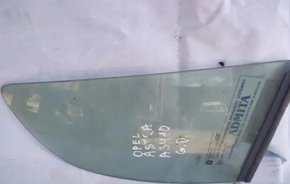 Opel Astra G Rear vent window glass 