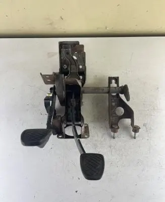 Subaru Outback Pedal assembly 
