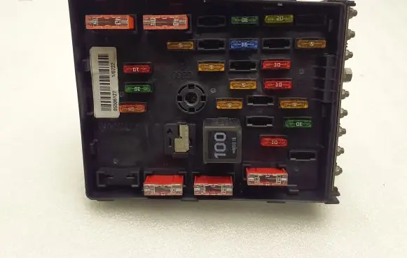 Volkswagen PASSAT B7 Fuse box set 3C0937125 63592777