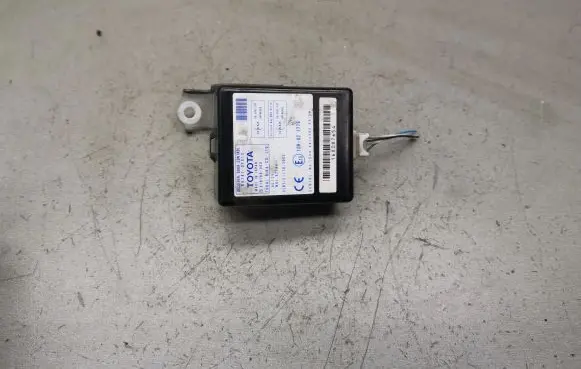 Toyota Corolla Verso AR10 Door control unit/module 897410F010