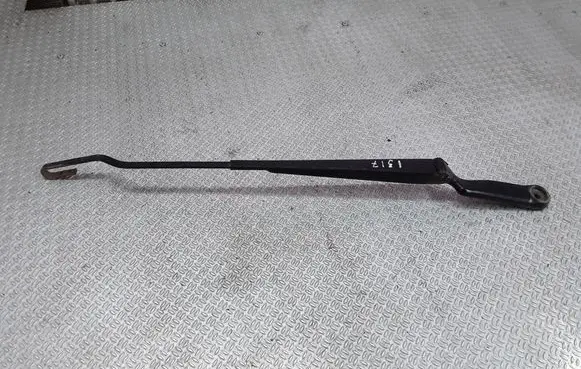Volkswagen Golf IV Front wiper blade arm