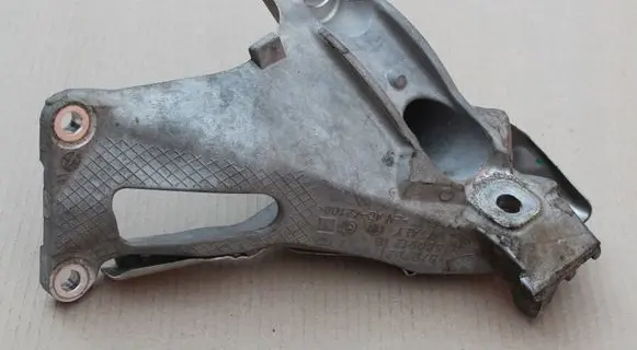 BMW X5 E70 Engine mounting bracket 6797921