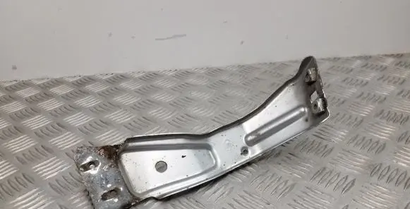 Volkswagen Jetta VI Fender mounting bracket 5C6821137
