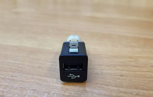 BMW 3 E92 E93 USB socket connector 9167196 BVW6131