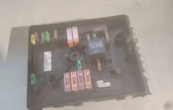 Volkswagen PASSAT B6 Fuse module 1K0937125