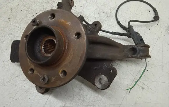 Front wheel hub