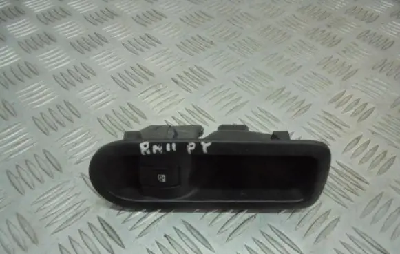 Renault Megane II Electric window control switch