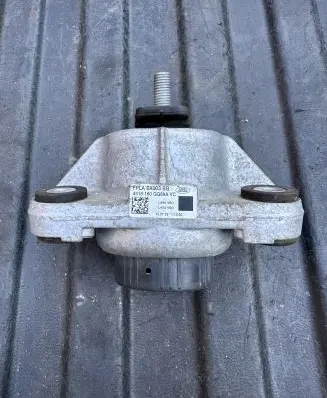 Land Rover Discovery 5 Engine mount bracket FPLA6A003BB