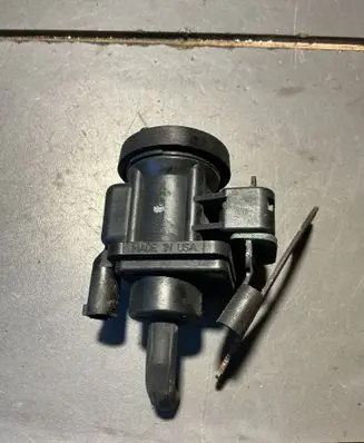 Mercedes-Benz S W220 Turbo solenoid valve 4715396