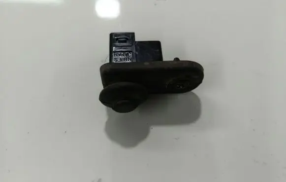 Mitsubishi Colt Front door sensor coupe 