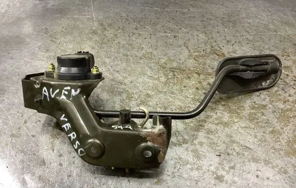 Toyota Avensis Verso Accelerator throttle pedal
