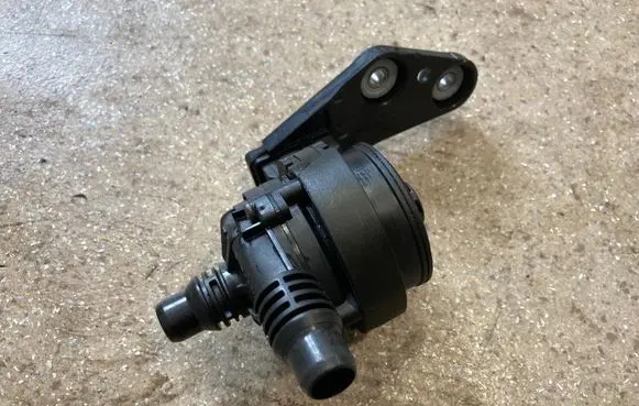 BMW X3 G01 Electric auxiliary coolant/water pump 8474820
