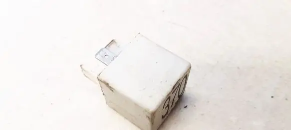 Volkswagen PASSAT B5.5 Other relay 8D0951253