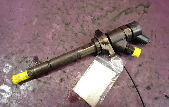 Peugeot 206 CC Fuel injector 