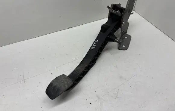 Renault Megane II Clutch pedal 1020053