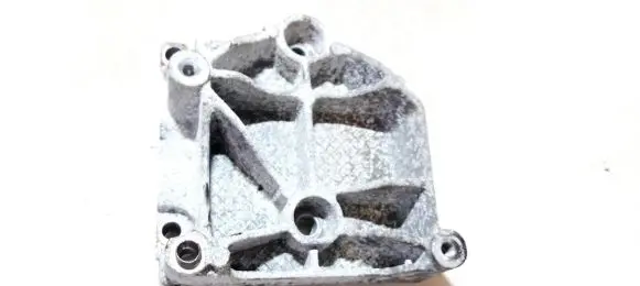 Engine mounting bracket