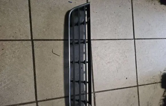 Volkswagen PASSAT B6 Front bumper lower grill 3C0853677