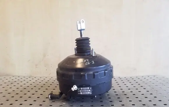 BMW 3 E90 E91 Brake booster 6764125