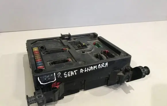 Seat Alhambra (Mk1) Fuse module S108152001