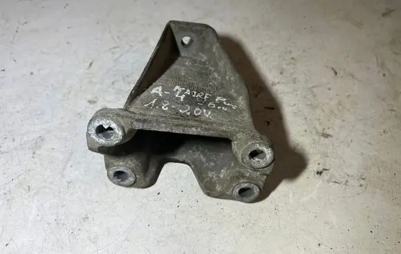 Audi A4 S4 B5 8D Gearbox mounting bracket 8D0399113L