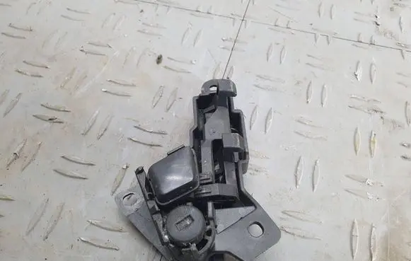 BMW 5 F10 F11 Glove box lock 03F1010017