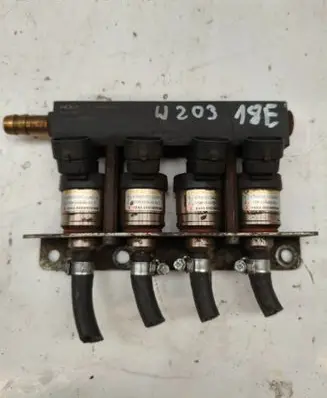 Mercedes-Benz C W203 LP gas injectors rail housing HANA2000 67R010213 110R00468602